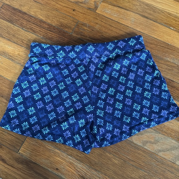 Cozy Flower Power Shorts - Picture 3 of 4